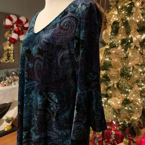 TIANA B Velvet Bell Sleeve Dress - Picture 3 of 8